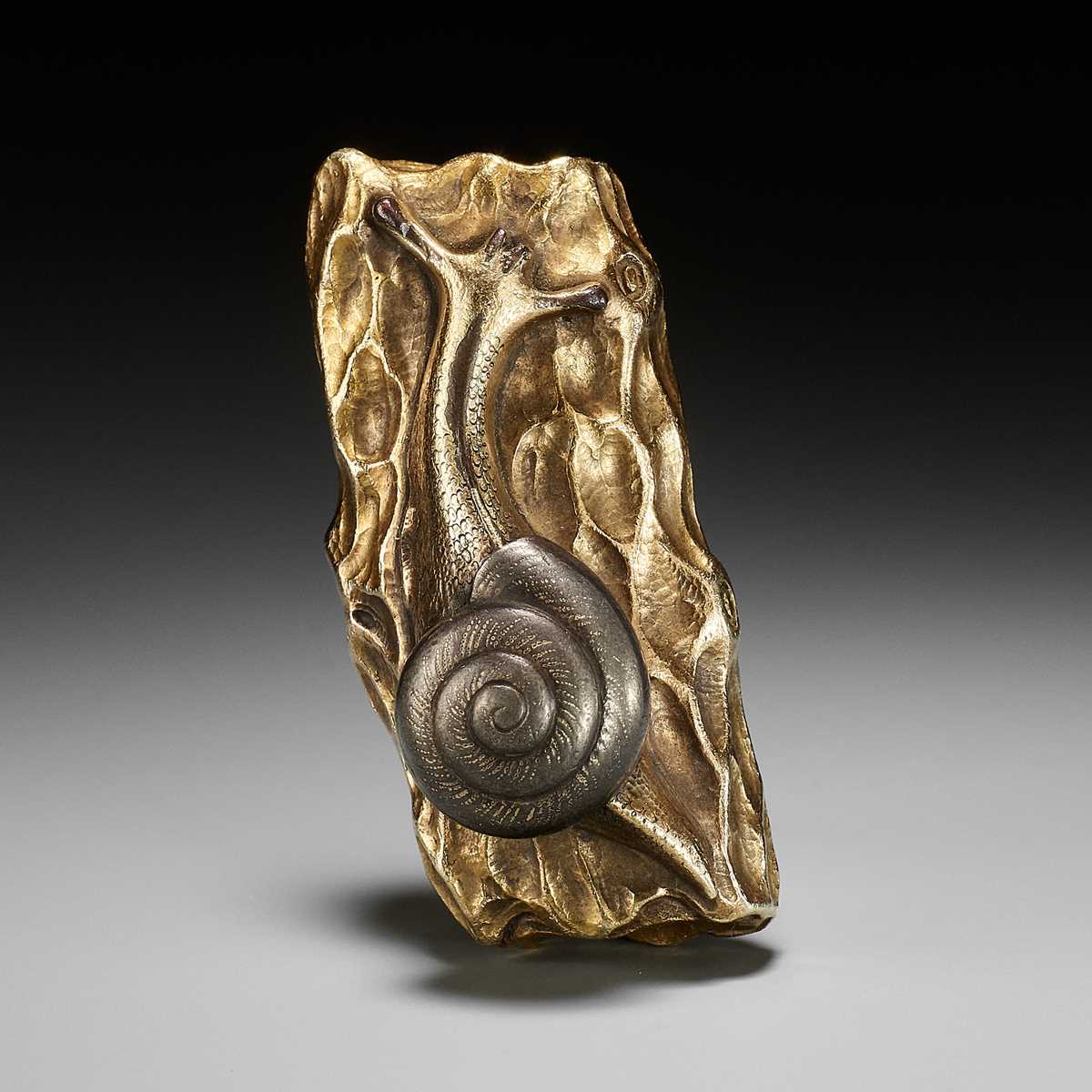 Lot 354 - TAKEYAMA MASAHIKO: A SUPERB AND RARE GOLD AND MIXED METAL NETSUKE OF A SNAIL ON A LOG