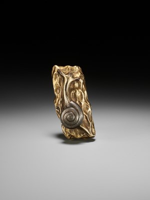 Lot 354 - TAKEYAMA MASAHIKO: A SUPERB AND RARE GOLD AND MIXED METAL NETSUKE OF A SNAIL ON A LOG