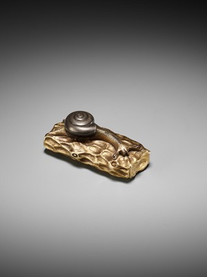 Lot 354 - TAKEYAMA MASAHIKO: A SUPERB AND RARE GOLD AND MIXED METAL NETSUKE OF A SNAIL ON A LOG