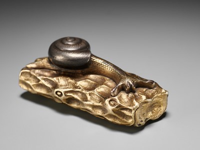 Lot 354 - TAKEYAMA MASAHIKO: A SUPERB AND RARE GOLD AND MIXED METAL NETSUKE OF A SNAIL ON A LOG