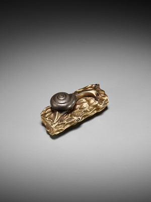 Lot 354 - TAKEYAMA MASAHIKO: A SUPERB AND RARE GOLD AND MIXED METAL NETSUKE OF A SNAIL ON A LOG