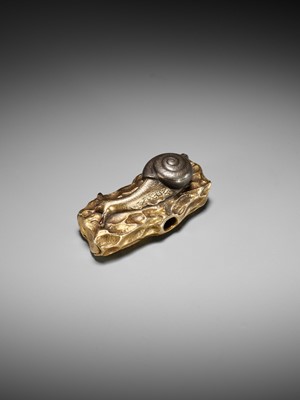 Lot 354 - TAKEYAMA MASAHIKO: A SUPERB AND RARE GOLD AND MIXED METAL NETSUKE OF A SNAIL ON A LOG