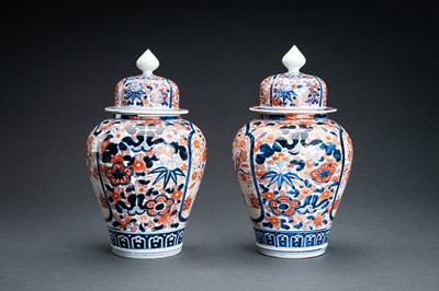 Lot 92 - A PAIR OF IMARI PORCELAIN VASES AND COVERS, EDO PERIOD