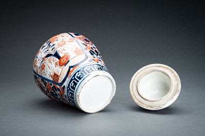 Lot 92 - A PAIR OF IMARI PORCELAIN VASES AND COVERS, EDO PERIOD