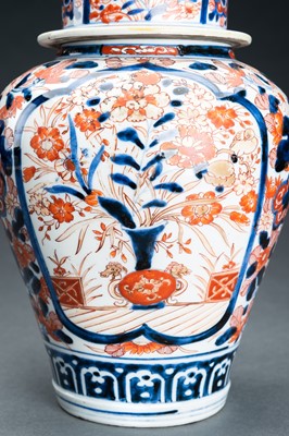 Lot 92 - A PAIR OF IMARI PORCELAIN VASES AND COVERS, EDO PERIOD