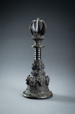 Lot 613 - AN ORNATE JAVANESE BRONZE TEMPLE BELL