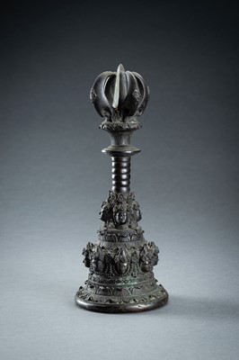 Lot 613 - AN ORNATE JAVANESE BRONZE TEMPLE BELL