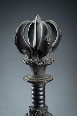 Lot 613 - AN ORNATE JAVANESE BRONZE TEMPLE BELL