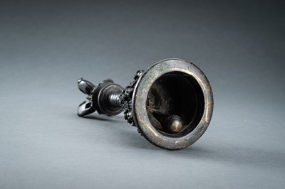 Lot 613 - AN ORNATE JAVANESE BRONZE TEMPLE BELL