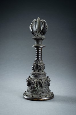 Lot 613 - AN ORNATE JAVANESE BRONZE TEMPLE BELL