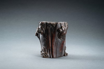 Lot 27 - A WOOD “TREE TRUNK WITH BATS AND LINGZHI” BRUSHPOT, BITONG, 17th CENTURY