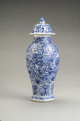 Lot 325 - A BLUE AND WHITE KANGXI PERIOD PORCELAIN BALUSTER VASE, VUNG TAO CARGO