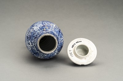 Lot 325 - A BLUE AND WHITE KANGXI PERIOD PORCELAIN BALUSTER VASE, VUNG TAO CARGO