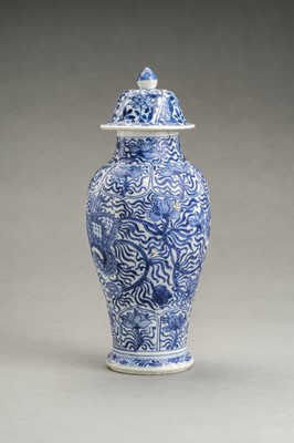 Lot 325 - A BLUE AND WHITE KANGXI PERIOD PORCELAIN BALUSTER VASE, VUNG TAO CARGO