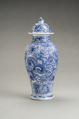 Lot 325 - A BLUE AND WHITE KANGXI PERIOD PORCELAIN BALUSTER VASE, VUNG TAO CARGO