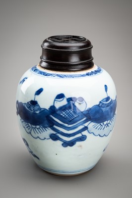 A SMALL BLUE AND WHITE PORCELAIN GINGER JAR, QING
