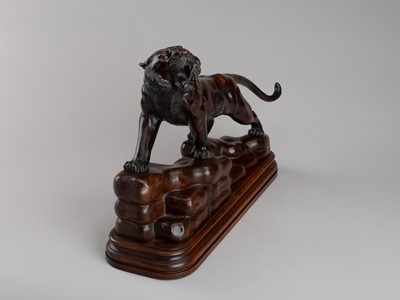 Lot 184 - MORIMITSU: A LARGE BRONZE OKIMONO OF A ROARING TIGER, MEIJI