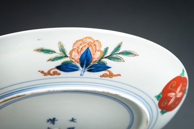 Lot 94 - A FINE IMARI PORCELAIN ´FLORAL´ DISH, 19th CENTURY