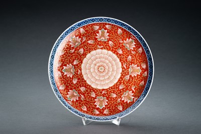 Lot 94 - A FINE IMARI PORCELAIN ´FLORAL´ DISH, 19th CENTURY