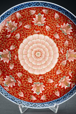 Lot 94 - A FINE IMARI PORCELAIN ´FLORAL´ DISH, 19th CENTURY