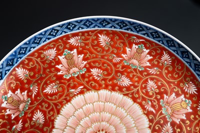 Lot 94 - A FINE IMARI PORCELAIN ´FLORAL´ DISH, 19th CENTURY