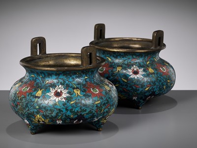 Lot 250 - A PAIR OF CLOISONNÉ ENAMEL BOMBÉ-FORM TRIPOD CENSERS, EARLY QING DYNASTY