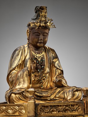 Lot 263 - A GILT WOOD FIGURE OF KANNON BOSATSU