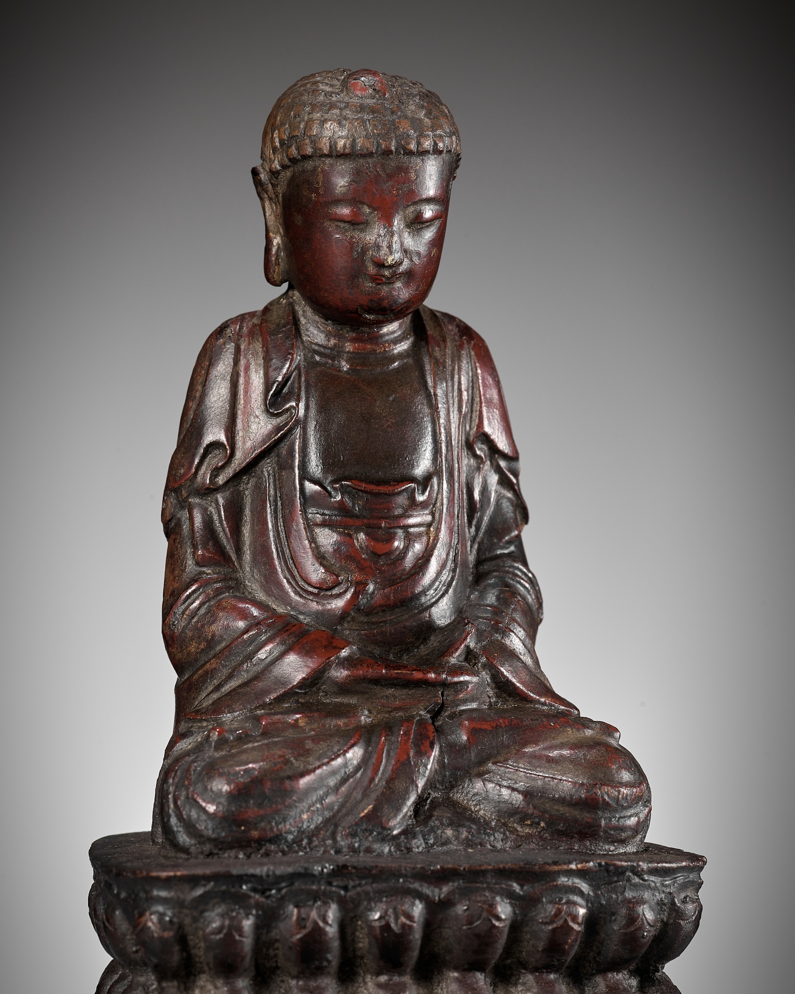 Lot 290 - A RED-LACQUERED WOOD FIGURE OF BUDDHA, LATE