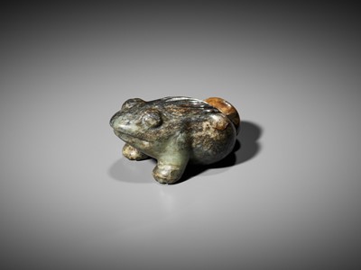 Lot 131 - A LARGE GREEN AND RUSSET JADE FIGURE OF A THREE-LEGGED TOAD, MING DYNASTY