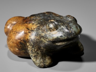 Lot 131 - A LARGE GREEN AND RUSSET JADE FIGURE OF A THREE-LEGGED TOAD, MING DYNASTY