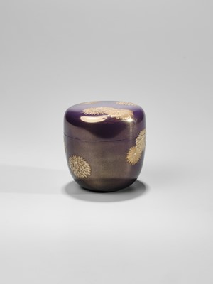 Lot 23 - TAKESHI: A LACQUER NATSUME (TEA CADDY) WITH CHRYSANTHEMUM