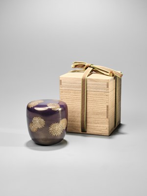Lot 23 - TAKESHI: A LACQUER NATSUME (TEA CADDY) WITH CHRYSANTHEMUM