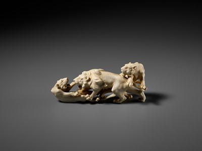 Lot 293 - KOZAN: AN IVORY OKIMONO OF THREE FIGHTING LIONS