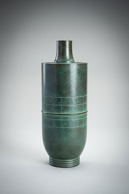 Lot 59 - HASUDA SHUGORO: A GREEN PATINATED BRONZE VASE