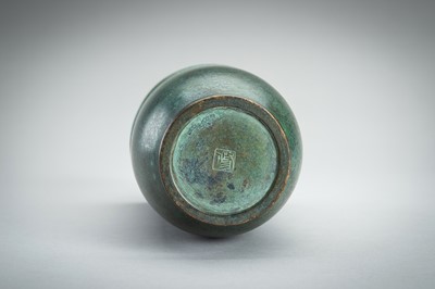 Lot 59 - HASUDA SHUGORO: A GREEN PATINATED BRONZE VASE