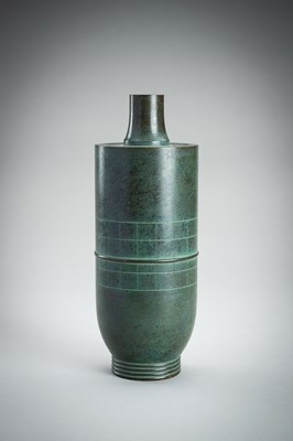 Lot 59 - HASUDA SHUGORO: A GREEN PATINATED BRONZE VASE