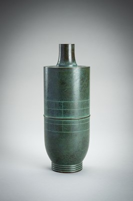 Lot 59 - HASUDA SHUGORO: A GREEN PATINATED BRONZE VASE