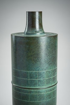 Lot 59 - HASUDA SHUGORO: A GREEN PATINATED BRONZE VASE