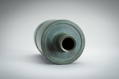 Lot 59 - HASUDA SHUGORO: A GREEN PATINATED BRONZE VASE