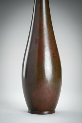 Lot 39 - HATA ZOROKU III: AN IKEBANA BRONZE VASE, TAISHO