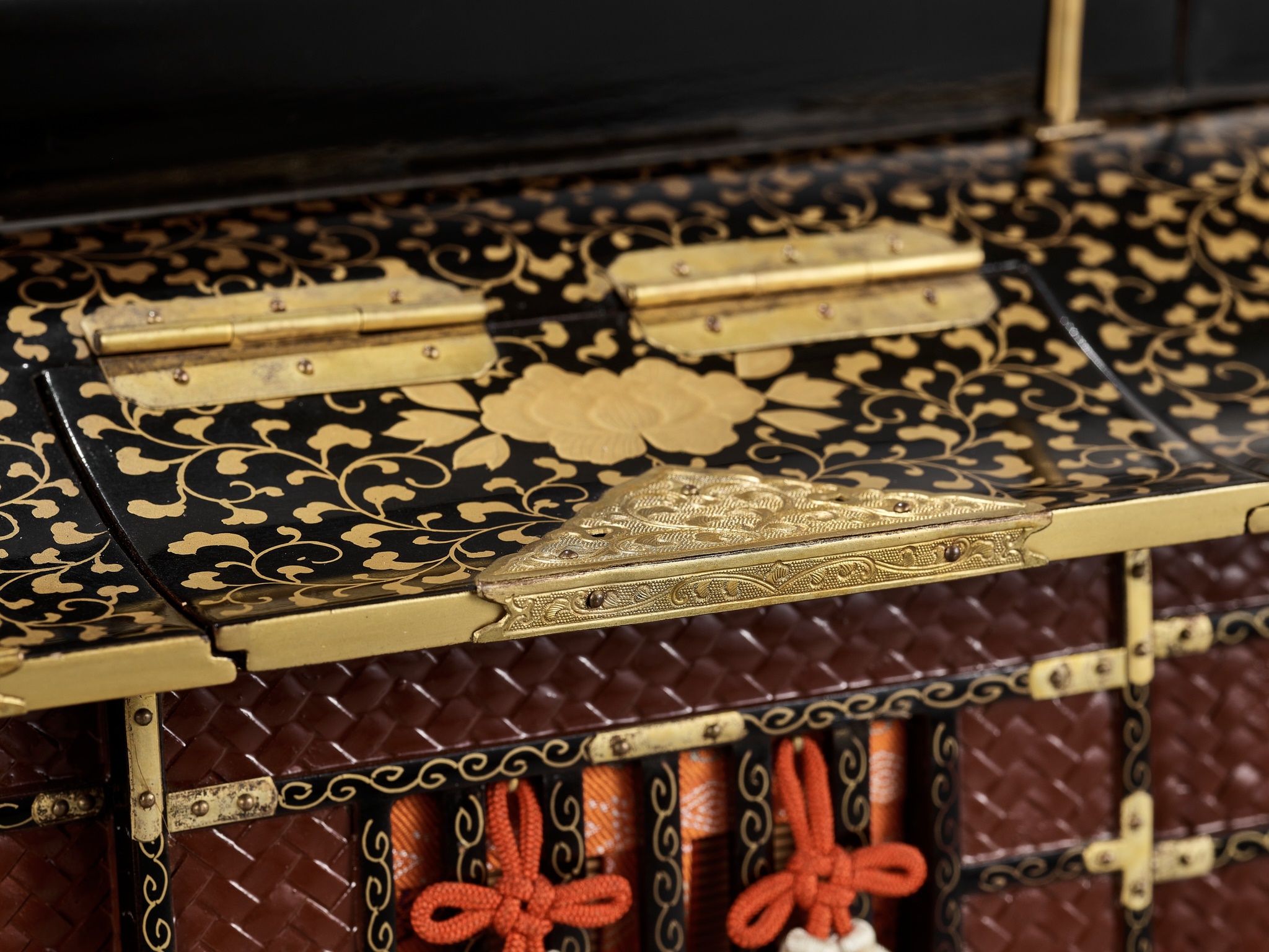 Lot 198 - A LACQUER MINIATURE KAGO (PALANQUIN)