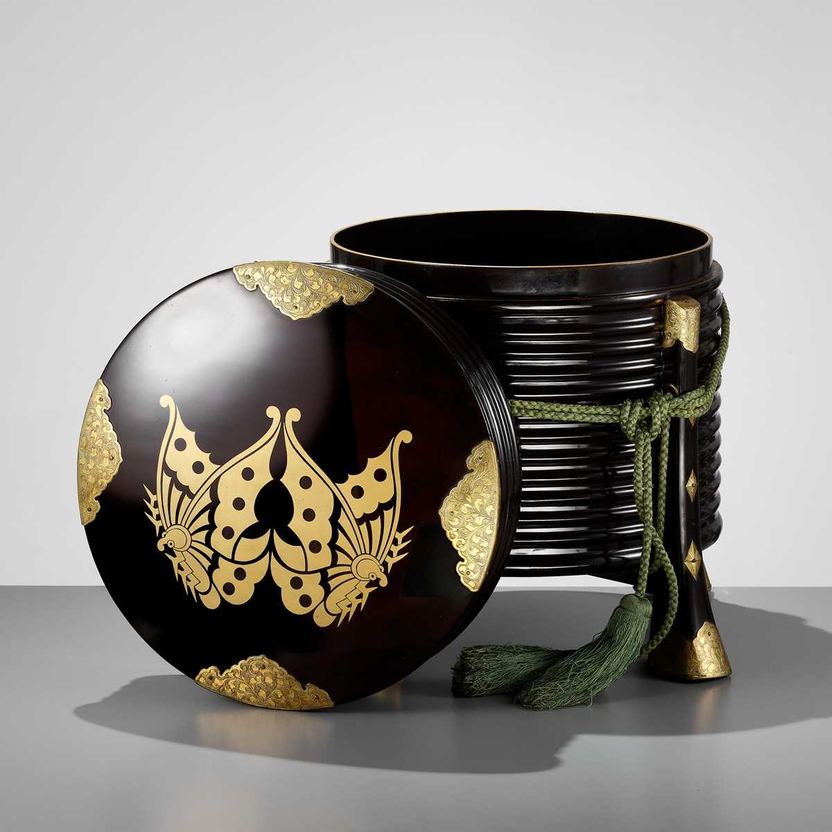 Lot 4 - A BLACK AND GOLD LACQUER HOKAI (FOOD CONTAINER)