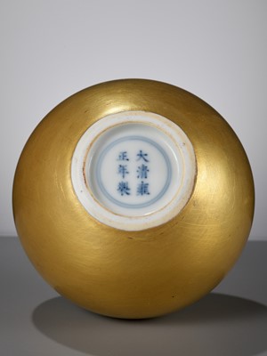 Lot 123 - A GILT ENAMELED WATER POT, PINGGUOZUN, YONGZHENG MARK AND PERIOD