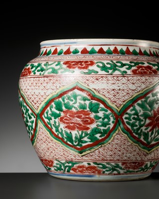 Lot 522 - A WUCAI ‘FLORAL’ JAR, SHUNZHI PERIOD