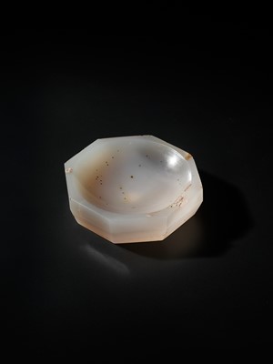 Lot 33 - AN OCTAGONAL AGATE MORTAR, CHINA, MING DYNASTY (1368-1644) OR EARLIER