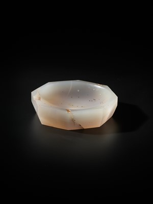 Lot 33 - AN OCTAGONAL AGATE MORTAR, CHINA, MING DYNASTY (1368-1644) OR EARLIER
