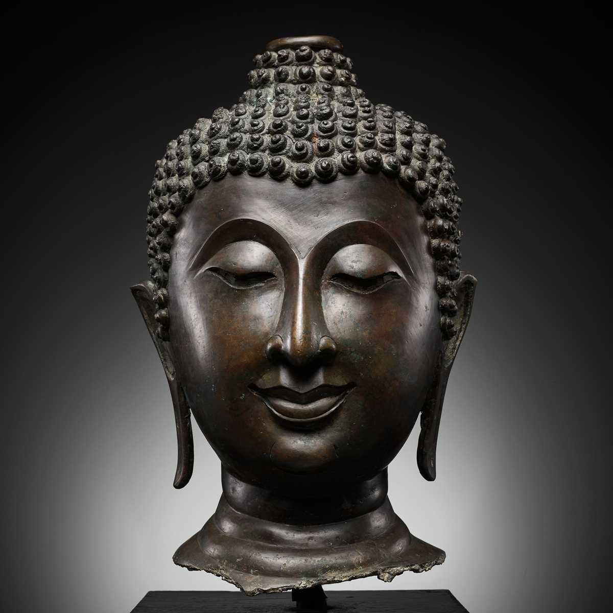 Lot 214 - A MONUMENTAL BRONZE HEAD OF BUDDHA, LAN NA,