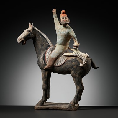 Lot 149 - A RARE PAINTED POTTERY HORSE WITH A ‘PHRYGIAN’ RIDER AND TIGER CUB, TANG DYNASTY