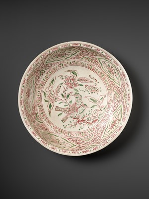 Lot 81 - AN ANNAMESE POLYCHROME 'BIRDS AND BUTTERFLY' DISH, VIETNAM, 15TH-16TH CENTURY