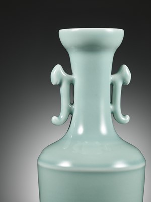 Lot 110 - A RU-TYPE MALLET VASE, YONGZHENG MARK AND PERIOD